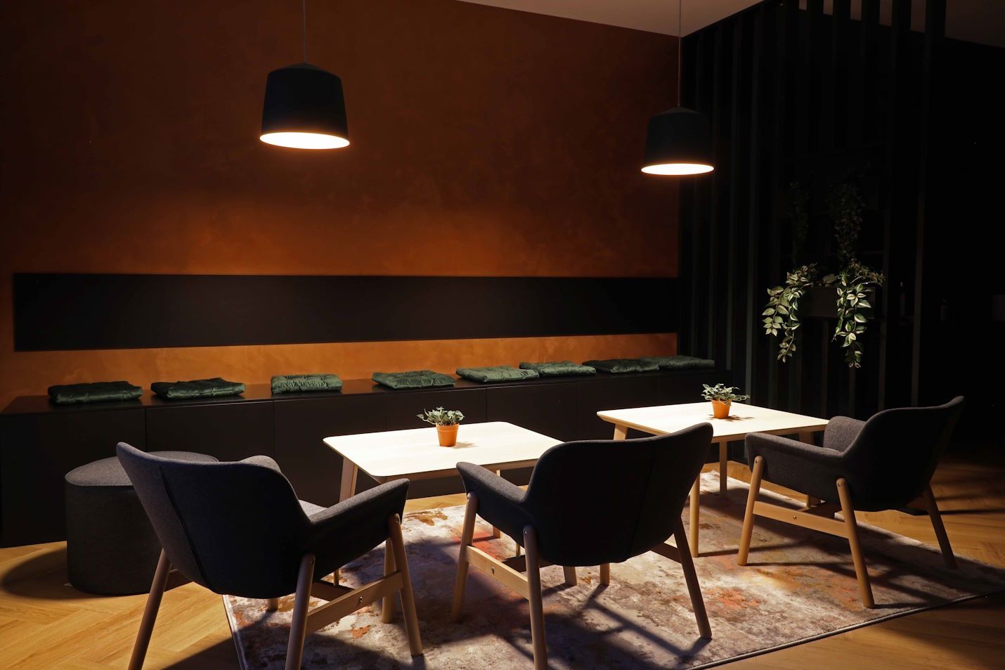 Kuchnia i jadalnia w Lena Lighting