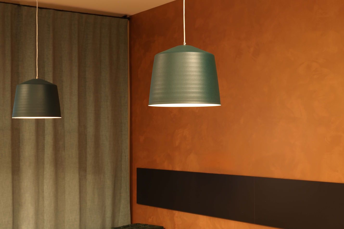 Kuchnia i jadalnia w Lena Lighting
