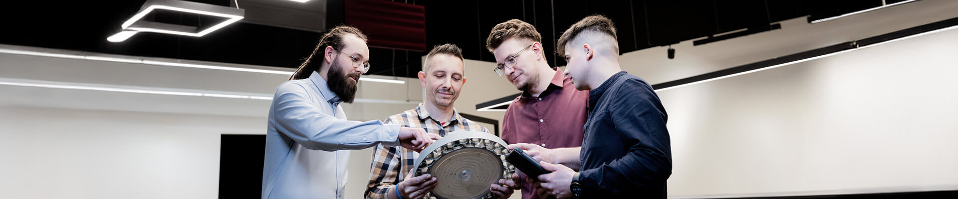 Lena Lighting- továrna a sklad