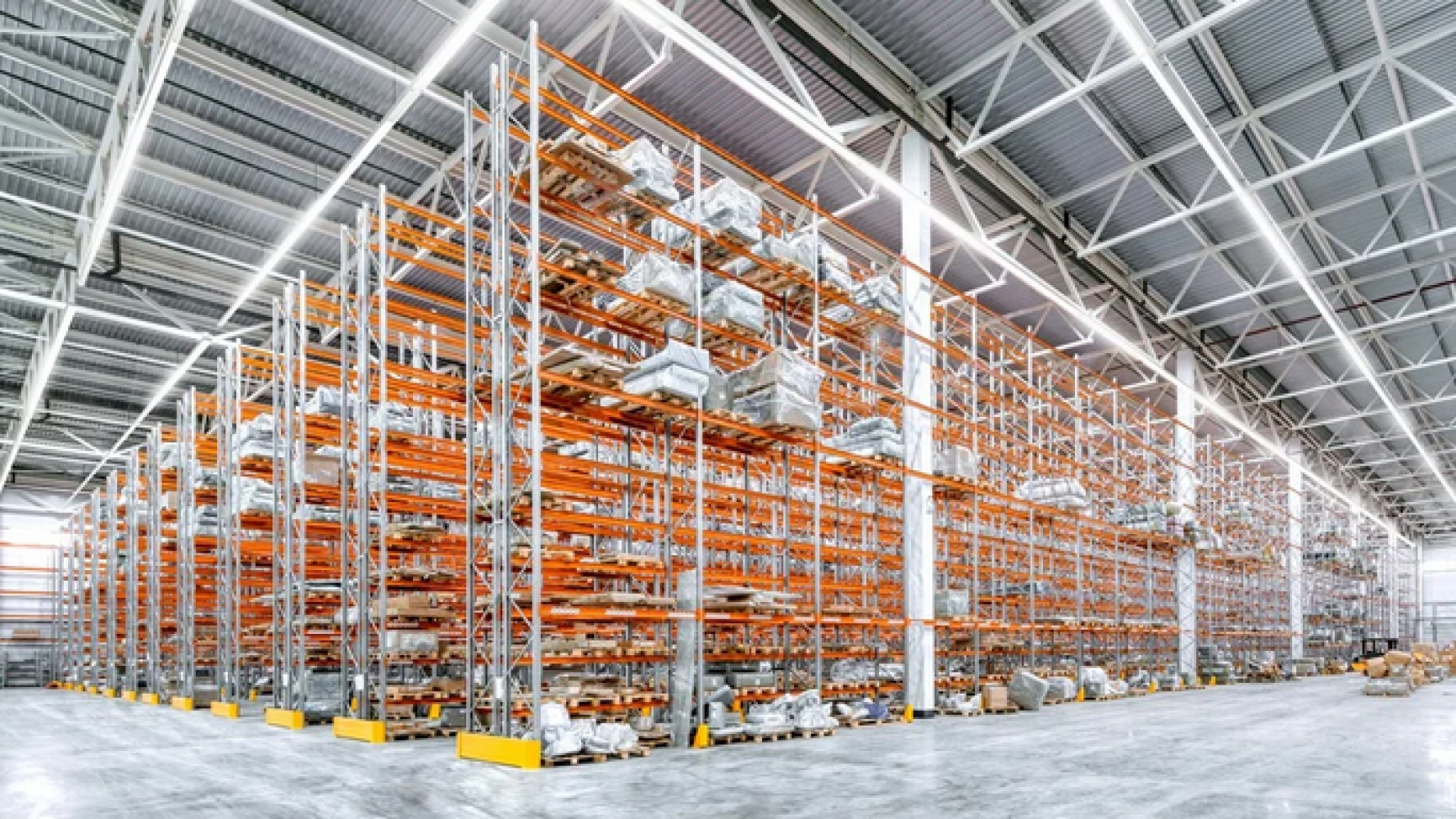 Linea S Led Modul Swietlny w hali magazynowej