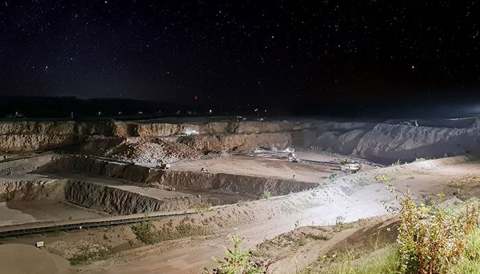 Naše reflektory Factor LED osvětlují dolomitový důl Holcim